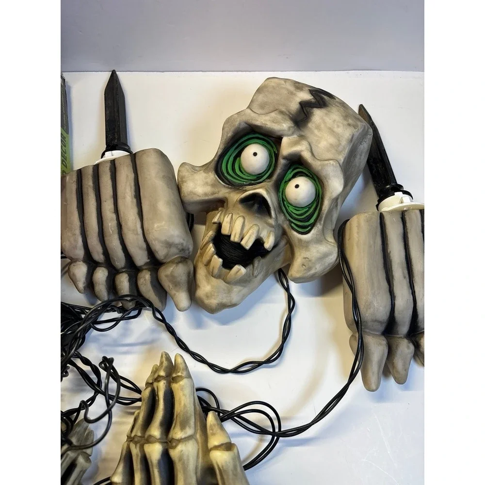 Halloween Skeleton Glow Ups (vintage 2004) FOR PARTS / LIGHTS DONT WORK